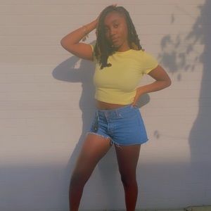 Meet your Posher, Ainyè